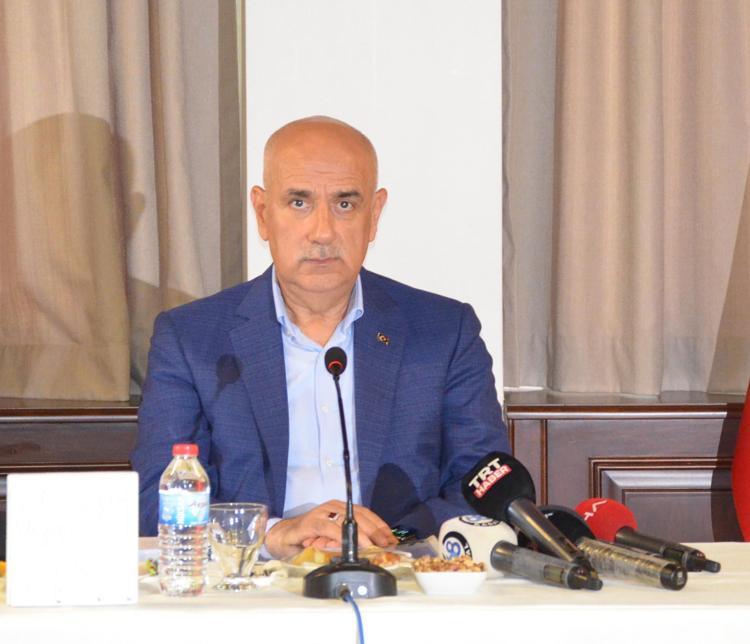 ÜRETEN HERKESİN YANINDAYIZ