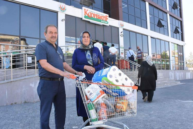 SİVASTA TARIM KREDİ KOOPERASTİFİ MARKETLERİNDE İNDİRİM YOĞUNLUĞU