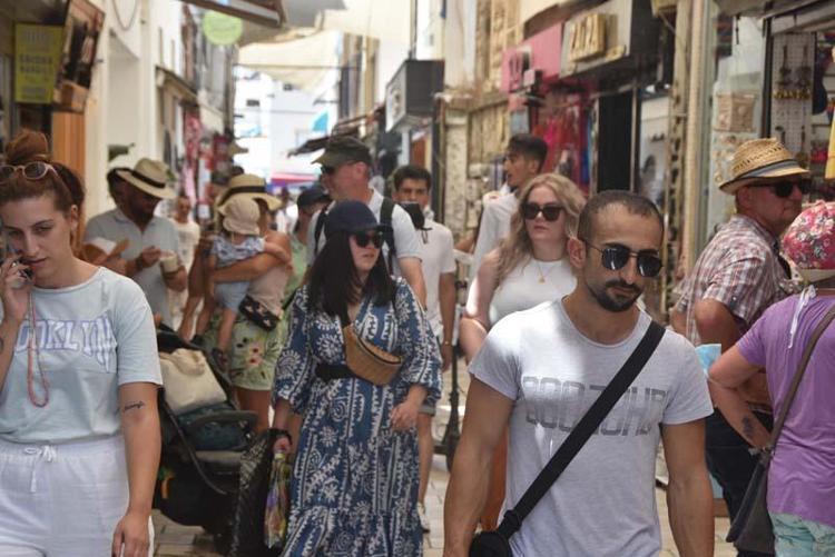 “40 KİŞİLİK TUR PLANLIYORUZ 5-6 KİŞİ VİZE ALAMIYOR”