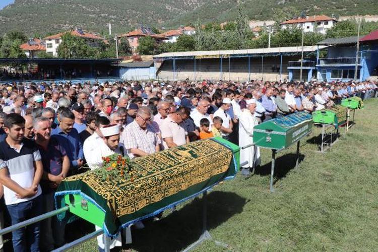4 KİŞİNİN CENAZESİ BURDURDA TOPRAĞA VERİLDİ