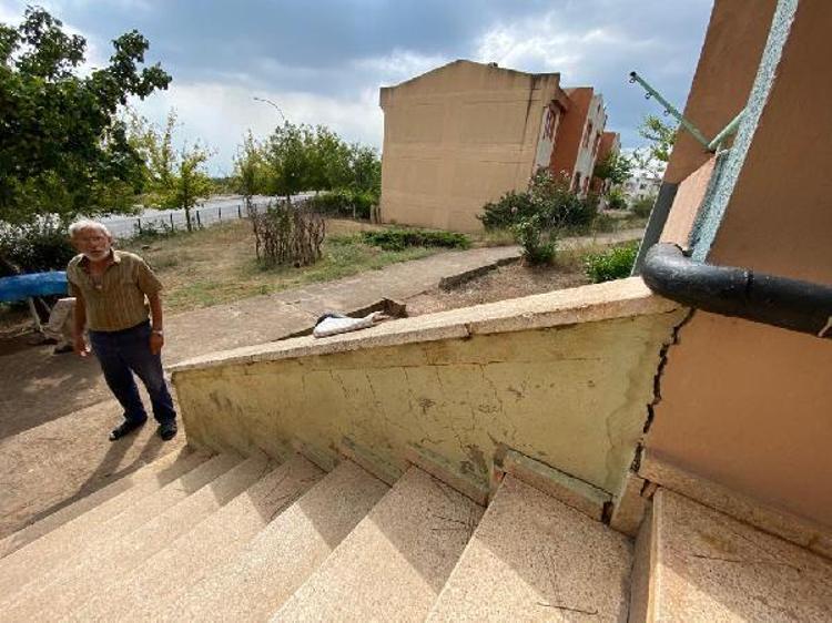 ‘MAHALLE BEŞİK GİBİ SALLANIYOR’