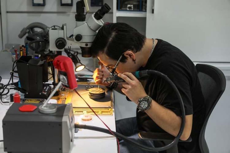 GÖZ KAPAKLARI İLE İLETİŞİM KURDU