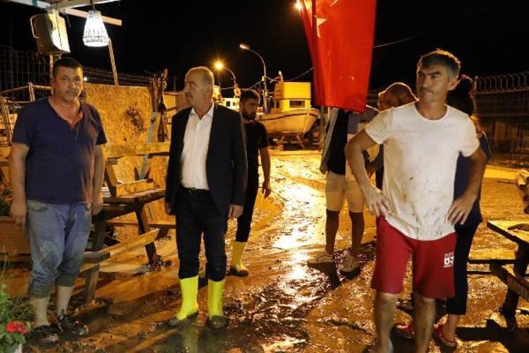 TEKNELER BATTI, BALIKÇI BARINAKLARI SULAR ALTINDA KALDI