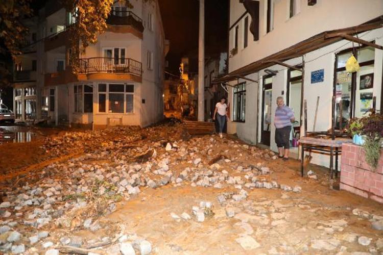 ‘DERELERİ KAPATIR, DENİZLERİ DOLDURURSANIZ DOĞA İNTİKAMINI BÖYLE ALIYOR’