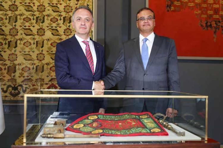 4 FARKLI ESER MEVCUT