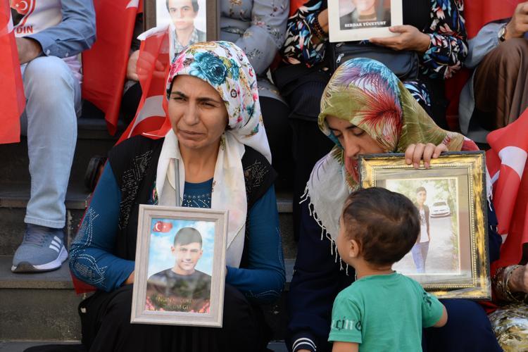 ‘BİZ PKK’DAN EVLATLARIMIZI İSTİYORUZ’