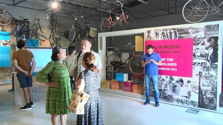 SERGİMİZDE YAKLAŞIK 100 YAŞINDA DA BİR BİSİKLET VAR