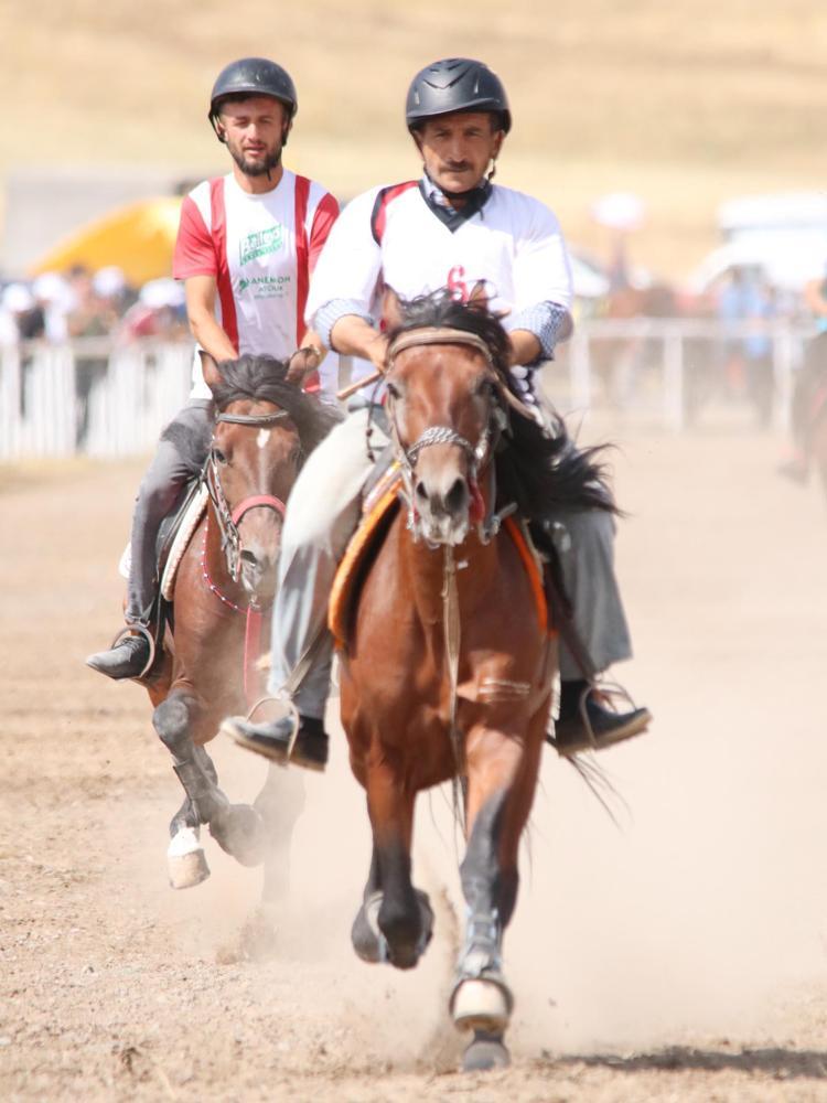 TOPLAMDA 9 KATEGORİDE KOŞU YAPILDI