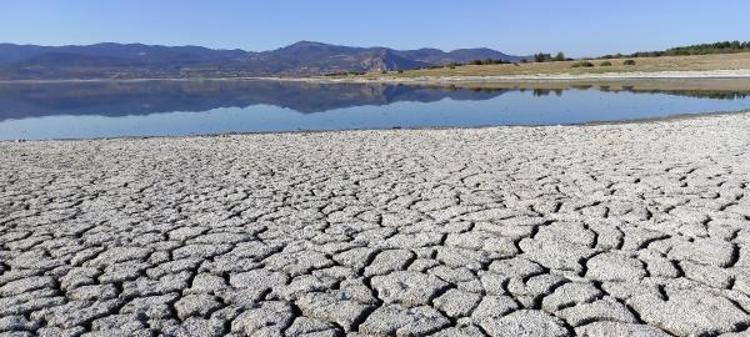 GÖLDEKİ SU KAYBI YÜZDE 55