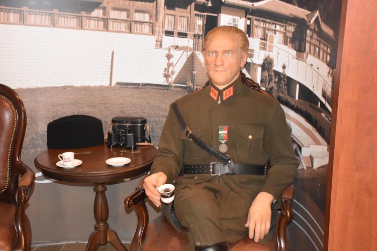 TÜRK SÜVARİSİNİN GÖLGESİ MAVİ SULARA DÜŞTÜ