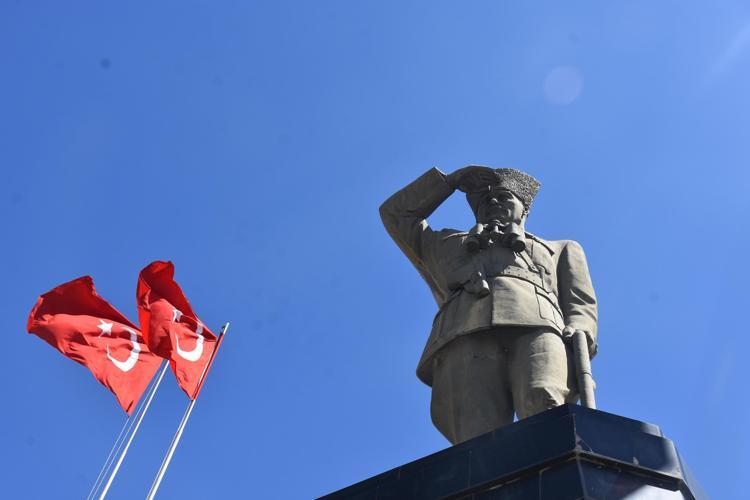 ŞEKERLİ KAHVE İÇTİ