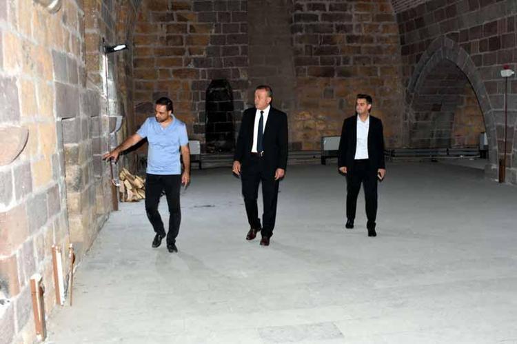 TURİSTLER AKIN EDECEK