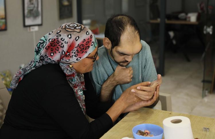 YENİLERİNİ ÇİZEMEYECEĞİ İÇİN TABLOLALARINI SATMIYOR