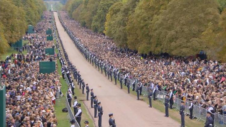 Kraliçe Elizabeth’in naaşı son dinlenme yerine getirildi