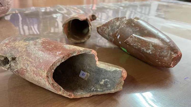 Arkeolojik kazının, sadece arazideki çalışmalarla sınırlı olmadığını ve özellikle kazı evinde ve laboratuvarlarda detaylı çalışmalar yürütüldüğünü anlatan Türkteki, şunları kaydetti: