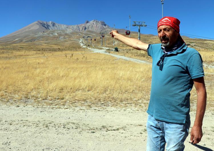 KOPAN KAYA ARKADAN İSABET ETMİŞ