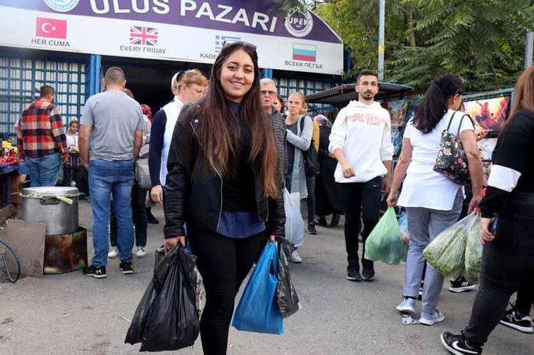 Bulgaristanın Kırcaali şehrinden gelen Gülçin Durmuş da Edirneye alışveriş yapmaya ve gezmeye geldiğini söyleyerek, şunları kaydetti: