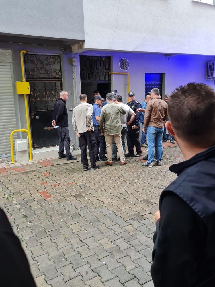 KUCAĞINDA ÇOCUĞUYLA MERDİVENLERDEN YUVARLANMIŞ