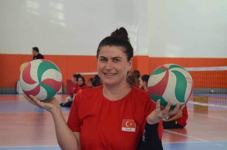 DOKTORUN TAVSİYESİYLE VOLEYBOLA BAŞLADI