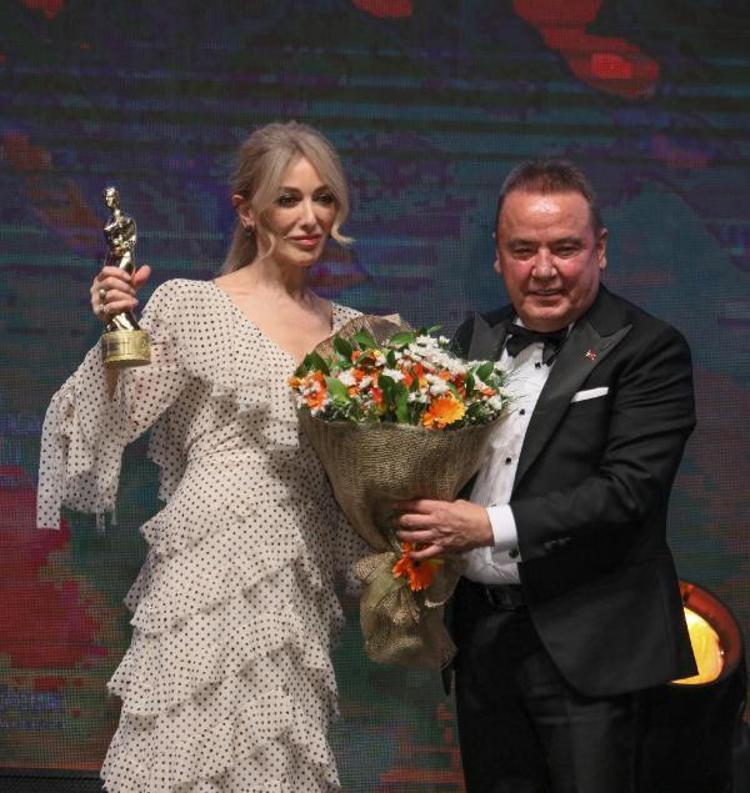 ÖDÜLÜ ERDAL TOSUN ADINA ALDI