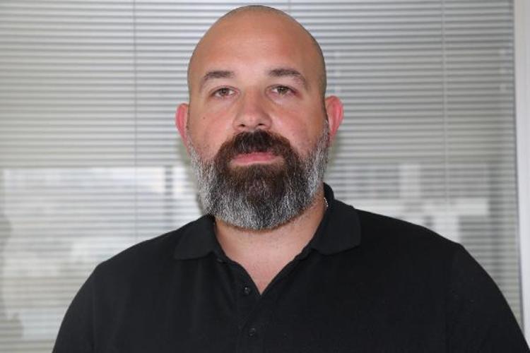 ÇOK NEŞELİ, MUTLU, HAYAT DOLU BİR İNSANDI