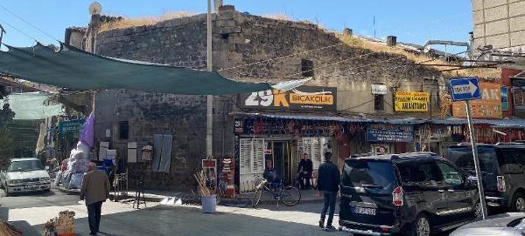 ESERİN TARİHİ KİMLİĞİNE SAYGI GÖSTERMEK GEREKİYOR