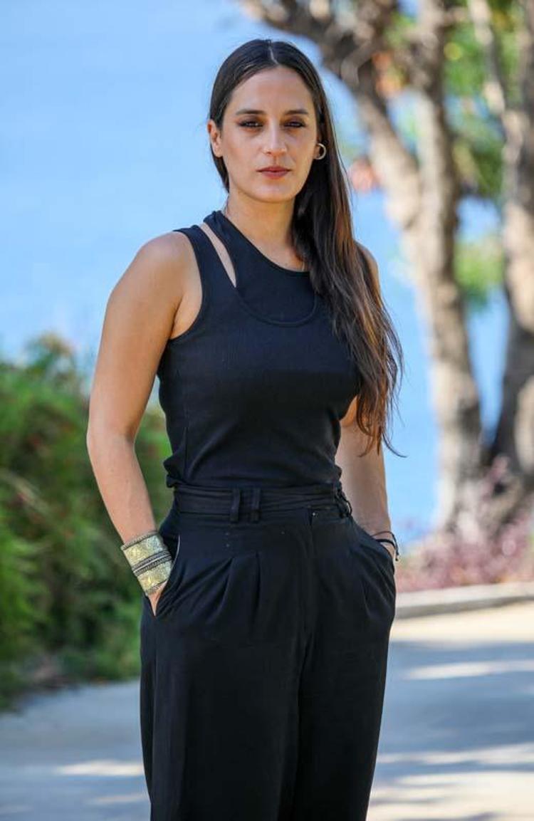 EVRENSEL OLARAK HERKESİN BİR ANDA DURUŞU OLDU