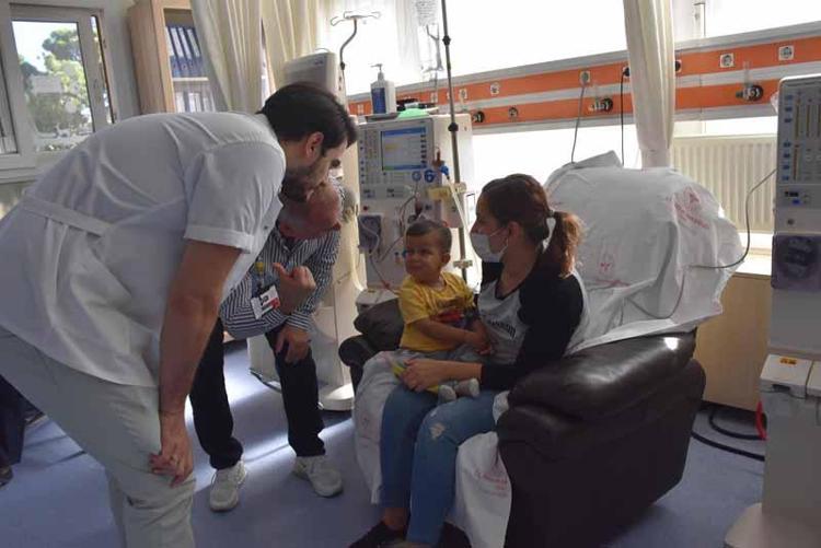 ÇOCUKKEN BABAMIN İŞ YERİNE GELİP, KENDİSİNİ BEKLERDİM