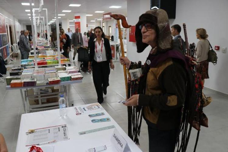 EVDEKİ O KİTAP KOKUSU HİÇBİR YERDE YOK