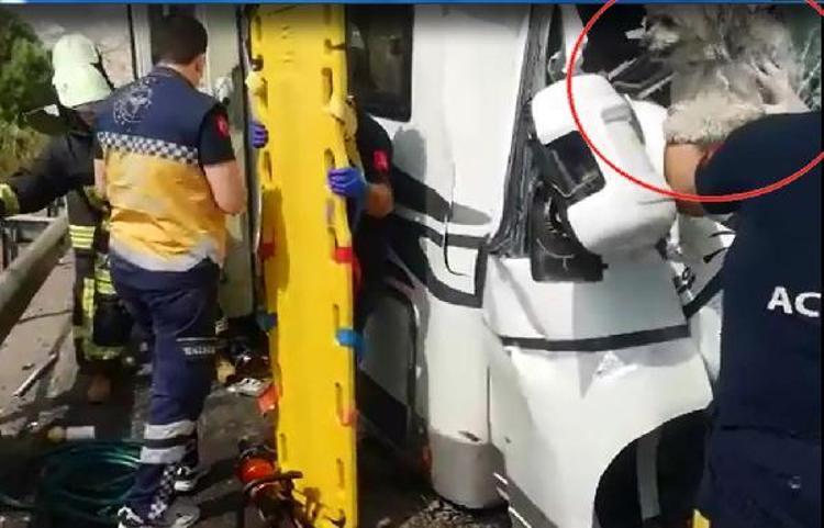 GÖZLERİNDEKİ KORKUYU FARK ETTİM