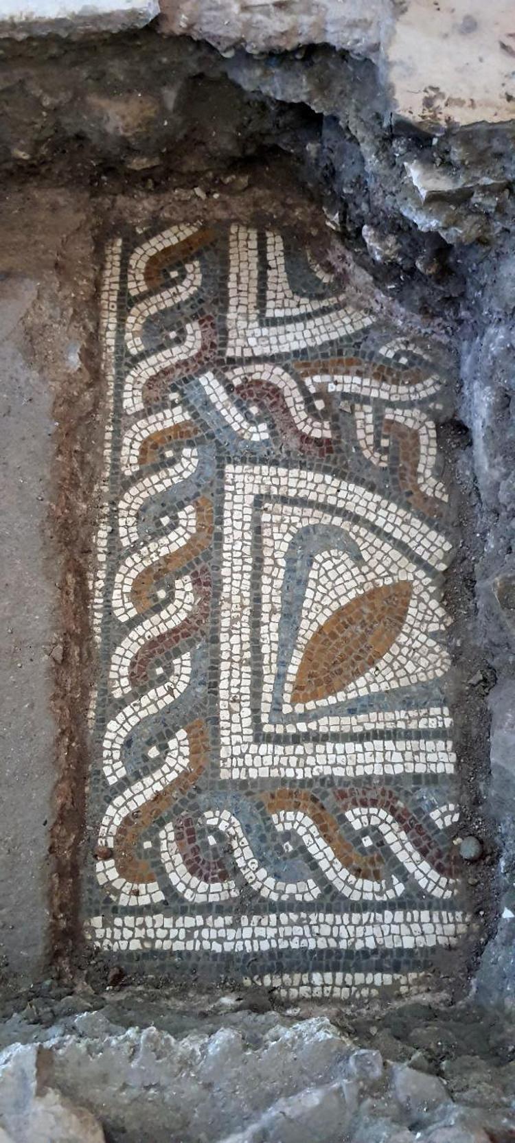 AZİZ NİKOLAOSUN AYAK BASTIĞI ZEMİN