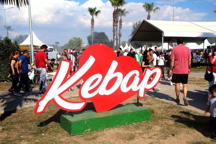 ‘HER GELEN MİSAFİR KEBAP YEMEDEN GİTMİYOR’