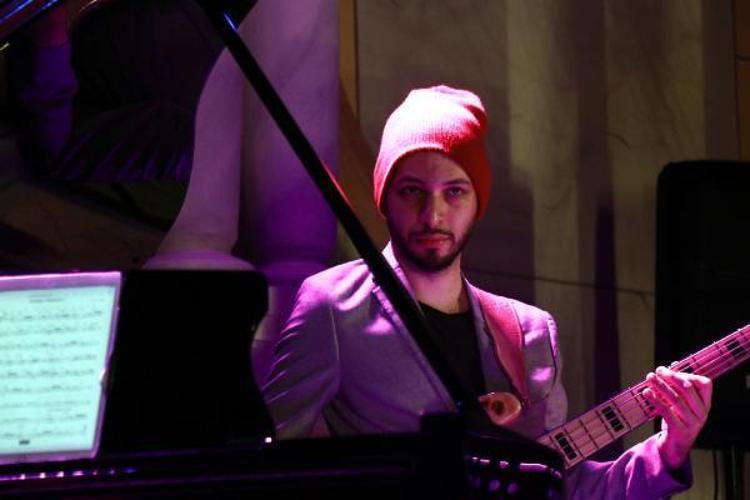 UZUN İNCE BİR YOLDAYIM’A CAZ YORUMU