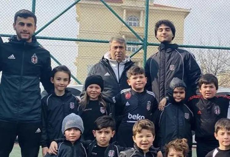 DEDESİYLE BİRLİKTE GELİYORDU