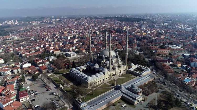 ESKİ CAMİ, BEDESTEN VE SELİMİYE ARASTASINA SIÇRAMIŞ