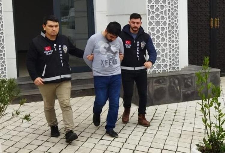 KEŞİF YAPMIŞ, BİNAYA GİREBİLMEK İÇİN EMLAKÇILARA GİTMİŞ