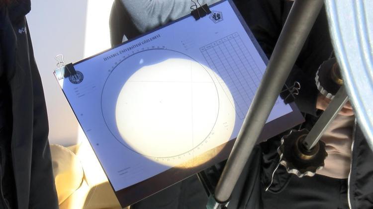 YAKLAŞIK İKİ BUÇUK SAATLİK BİR OLAY