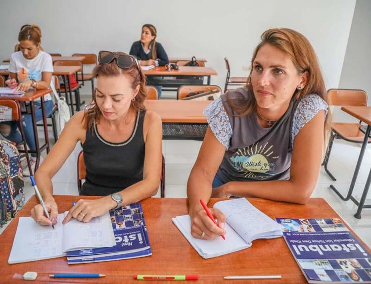 RUS KARI- KOCA BİRLİKTE TÜRKÇE ÖĞRENİYOR