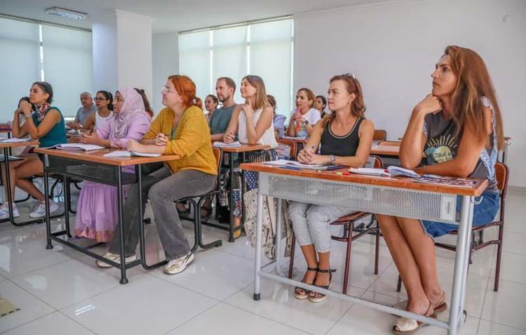 İRANLI NADERİ DE TÜRKÇE ÖĞRENMEK İSTİYOR