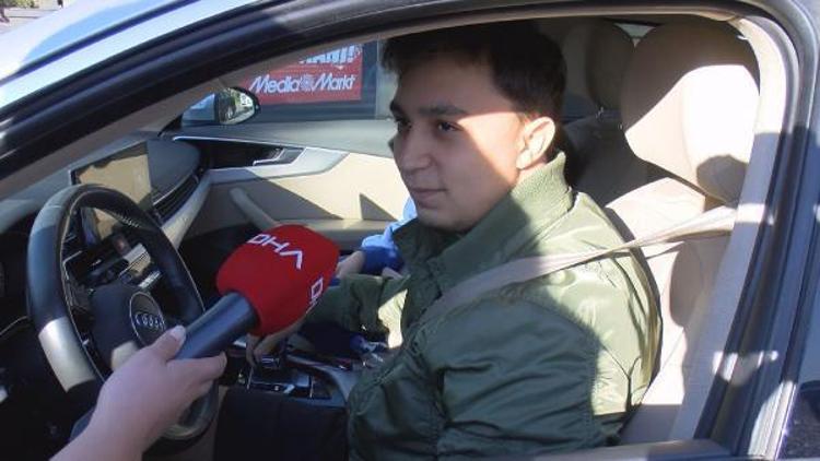 ETİLERDE BİR AVMDE MÜŞTERİLER 3 SAAT SINIRINA RAĞMEN ÜCRETİ ÖDÜYOR