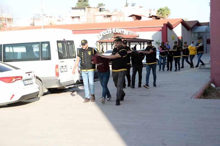 PARASINI VE TELEFONUNU GASBETTİLER