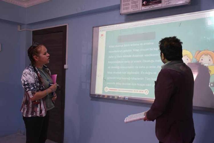 ÖNCE GÜNLÜK KONUŞMA DİLİNİ ÖĞRENDİLER