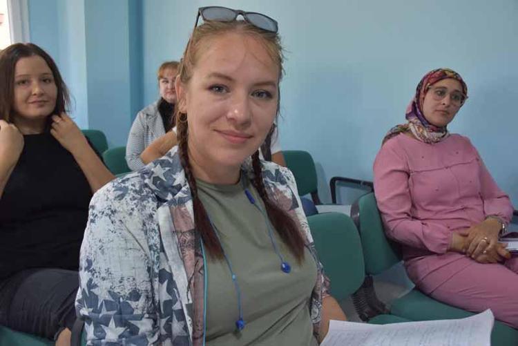 KURSA GEÇEN YIL BAŞLADIM VE TÜRKÇEM GELİŞTİ