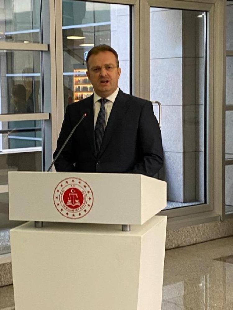 ÇOK ANLAMLI KİŞİLERE EV SAHİPLİĞİ YAPIYOR