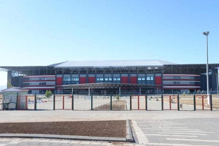 STADYUM ÇEVRESİNDE PEYZAJ ÇALIŞMASI DEVAM EDİYOR