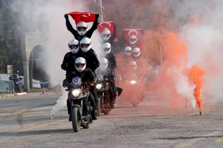 HEPSİ BİRER YUNUS POLİSİ OLDU