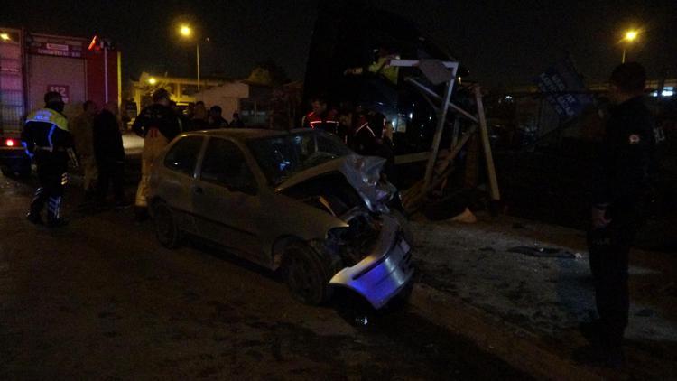 TIR KARŞIDAN BU TARAFA GEÇTİ, OTOMOBİLE VURDU