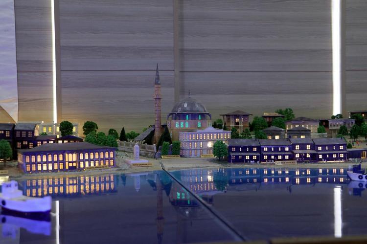 DEPREMDE KAYBOLAN YAPILAR DA MİNYATÜRDE