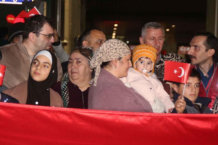 ‘ÇOK ŞÜKÜR HER ŞEYİ GERİDE BIRAKTIK’