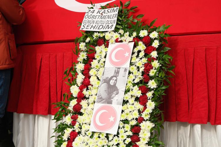 AYŞENUR ÖĞRETMEN İÇİN CENAZE TÖRENİ
